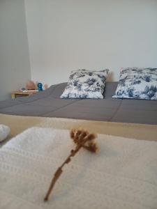 เตียงในห้องที่ Departamento Tekoha cerca del río y la playa!
