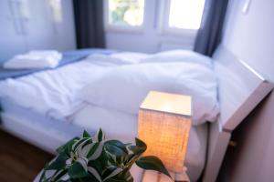 Postel nebo postele na pokoji v ubytování Design Apartment - Balkon - Induktionskochfeld - Zentral
