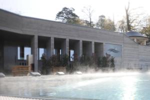 Bazén v ubytování Mondorf Parc Hotel & Spa nebo v jeho okolí