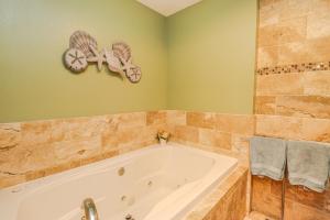 Phòng tắm tại Seaside at Anastasia F105 +26 ảnh