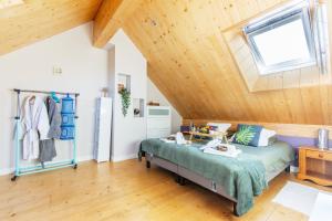 Posteľ alebo postele v izbe v ubytovaní Chalet Like Upstairs Private Suite
