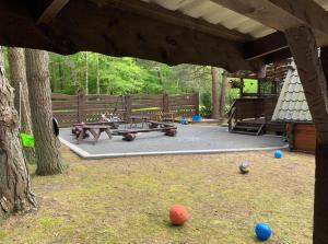 a backyard with a ping pong table and a tree at Całoroczny Domek Oliwia DELUX na wyłączność in Lubiatowo