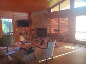 TV/Unterhaltungsangebot in der Unterkunft Majestic Blue Ridge Mountains