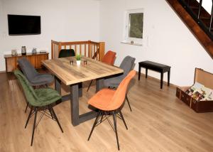 a dining room with a wooden table and chairs at Beide Bumpkes 