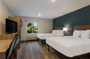 Postel nebo postele na pokoji v ubytování WoodSpring Suites Olympia - Lacey