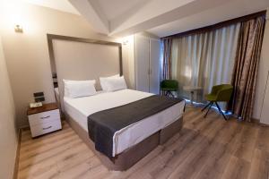 Postel nebo postele na pokoji v ubytování Asia Business Suites + 33 fotografií