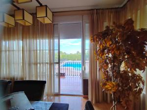 Fotografie z fotogalerie ubytování Chalet con piscina en Liria v destinaci Lliria