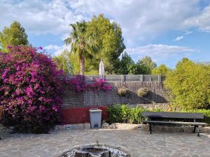 Fotografie z fotogalerie ubytování Chalet con piscina en Liria v destinaci Lliria
