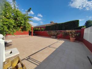 Fotografie z fotogalerie ubytování Chalet con piscina en Liria v destinaci Lliria