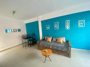 a living room with a couch and a table at Moderno Departamento en CABA 2 Ambientes con Patio in Buenos Aires