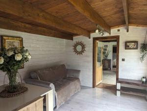 a living room with a couch and a table at Gorgeous countryside cabin in Lyminge