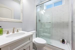 a bathroom with a shower and a toilet and a sink at Vancouver Haven: Luxurious Private Bedroom near Attractions in Vancouver