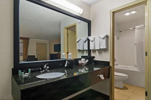 Bilik mandi di Best Western Windsor Suites +30 gambar