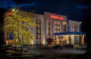 a hotel with cars parked in a parking lot at Hampton Inn Bristol in Bristol