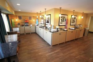 Ett kök eller pentry på Hampton Inn Sandusky-Central