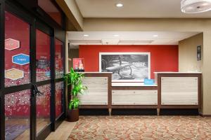 Ο χώρος του λόμπι ή της ρεσεψιόν στο Hampton Inn Oak Ridge Knoxville