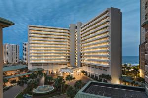 eine Darstellung eines Hotels mit dem Meer im Hintergrund in der Unterkunft Hilton Myrtle Beach Resort in Myrtle Beach