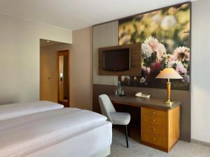 A bed or beds in a room at Mercure Hotel Gera City