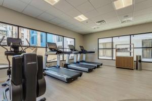 Pusat kecergasan dan/atau kemudahan kecergasan di DoubleTree by Hilton Chandler Phoenix, AZ