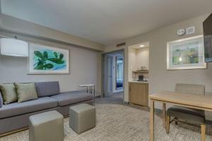 Dapur atau dapur kecil di DoubleTree by Hilton Chandler Phoenix, AZ