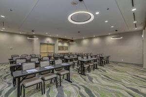 Kawasan bisnes dan/atau bilik persidangan di DoubleTree by Hilton Chandler Phoenix, AZ