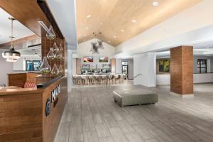 Ruang duduk di DoubleTree by Hilton Chandler Phoenix, AZ