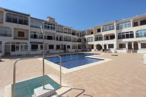 Imagen de la galería de Apartment overlooking to the pool 2450, en La Mata