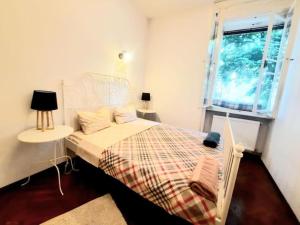 a small bedroom with a bed and a window at Old Town Central 2 Bedroom Oasis in Timişoara