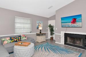 a living room with a couch and a fireplace at Walk to the beach - Island Villa in Siesta Key