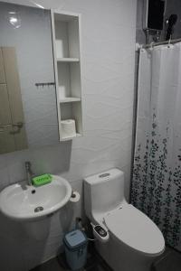 Koupelna v ubytování Emmaus condotel + 32 fotografií