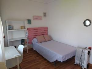 Un pat sau paturi într-o cameră la Bungalow acogedor