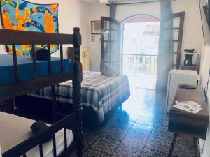 Katil dua tingkat atau katil-katil dua tingkat dalam bilik di Suíte Trilha do Sol