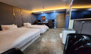 G7 Hotel客房内的一张或多张床位