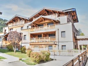 a large white building with a wooden roof at Appartement Morzine, 2 pièces, 4 personnes - FR-1-524-118 in Morzine