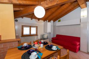 Photo de la galerie de l'établissement Garibaldi Lake view Apartments, à San Siro