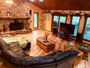 Ruang duduk di Sweet Retreat: Lodge and Event Venue
