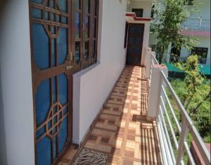 Ban công/sân hiên tại Shantikunj Holiday Home by StayApart