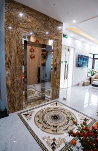 a lobby with a tile floor and a glass wall at Thịnh Vượng HoTel in Diện Biên Phủ
