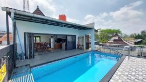 a swimming pool on the roof of a house at Pool Villa Saung Suluh in Purwokerto