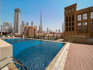Bazén v ubytování Burj Khalifa View - 2BR and Maid - Downtown nebo v jeho okolí