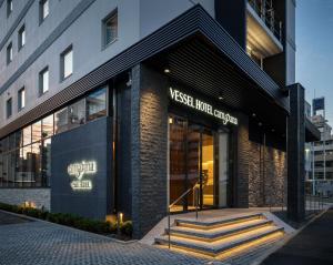 名古屋的住宿－Vessel Hotel Campana Nagoya，建筑物前的商店