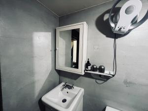 صورة لـ 白紙寓所blank slate B&B-鄰近夜市四人包棟 في ليودونغ