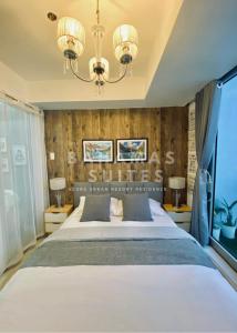Kama o mga kama sa kuwarto sa The Bahamas and Maldives Suites at Azure Residences near Manila Airport