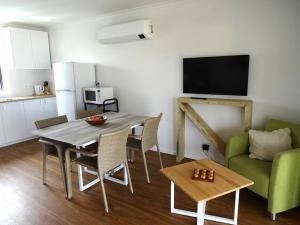 Μια τηλεόραση ή/και κέντρο ψυχαγωγίας στο Passat Holiday Units - Unit 3
