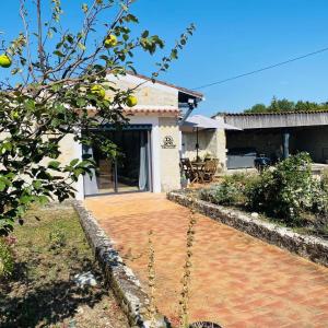 Vonkajšia záhrada v ubytovaní Cottage L’O RIO