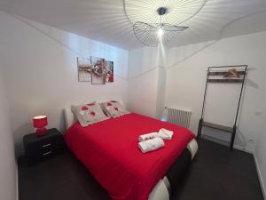 Posteľ alebo postele v izbe v ubytovaní Bel appart stylé avec jacuzzi + 13 fotografií