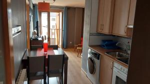 Kuchyň nebo kuchyňský kout v ubytování Apartamento en Villanua La Espata