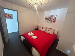 Posteľ alebo postele v izbe v ubytovaní Bel appart stylé avec jacuzzi