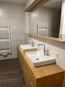 a bathroom with two sinks and a mirror at Ferienwohnung mit wunderschöner Bergkulisse in Matrei in Osttirol