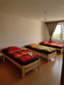 Ένα ή περισσότερα κρεβάτια σε δωμάτιο στο Apartmán blízko centra Levice